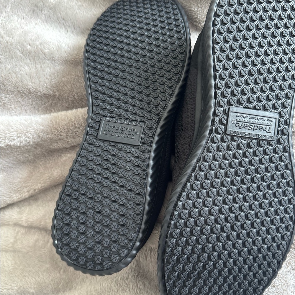 TredaSafe Men's All-Black Athletic Slip-Resistant Shoe - Picture 2 of 6
